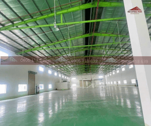 bên trong nhà xưởng bán tại vsip ii bình dương, sàn epoxy, hệ thống đèn và thông gió đầy đủ
